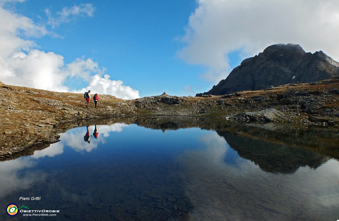 48 Laghetto al Monte Aviasco col Pradella  e due amici che si specchiano.JPG